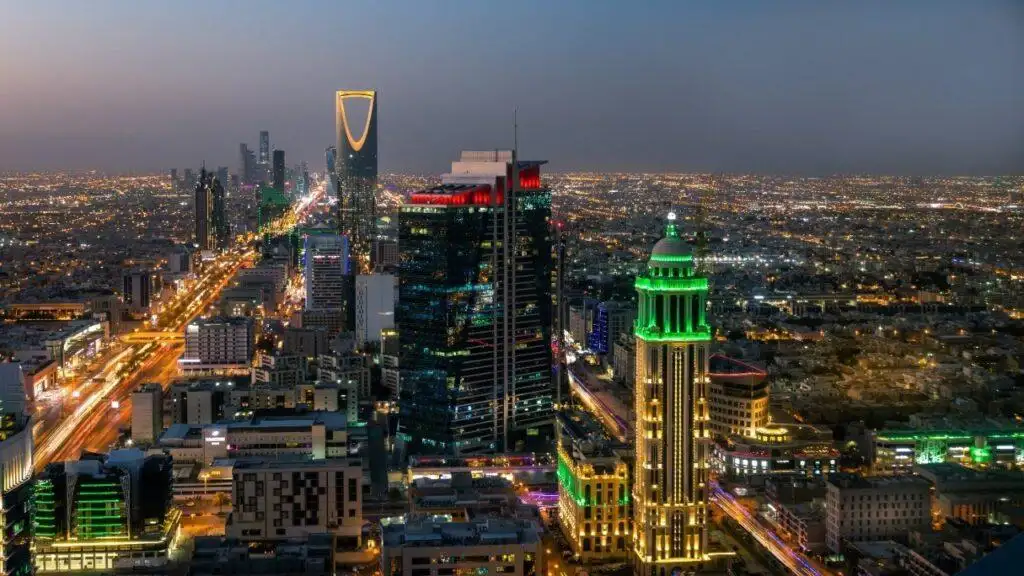 القطاع الخاص السعودي يتوسع بأسرع معدل منذ 11 شهرًا