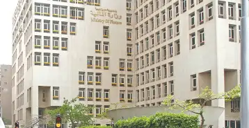 مصنِّعون يترقبون إفراج «الجمارك» عن البضائع ومستلزمات الإنتاج