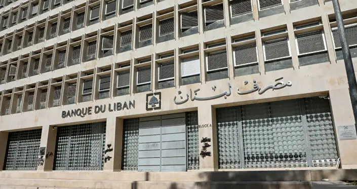 رويترز: المركزي اللبناني يتوقف عن توفير الدولار لواردات البنزين