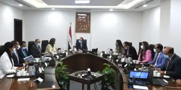 مدبولي ووزيرة التخطيط يستعرضان أجندة الجمعية العمومية لصندوق مصر السيادي ومحاور المؤتمر الاقتصادي