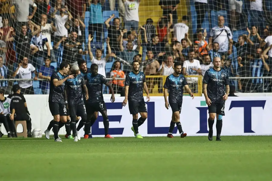 أضنة دمير يتصدر الدوري التركي بثلاثية في شباك أنطاليا سبور