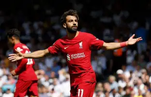 محمد صلاح ينعى الملكة إليزابيث الثانية