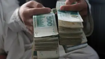الروبية الباكستانية تتراجع قرب أدنى مستوى على الإطلاق