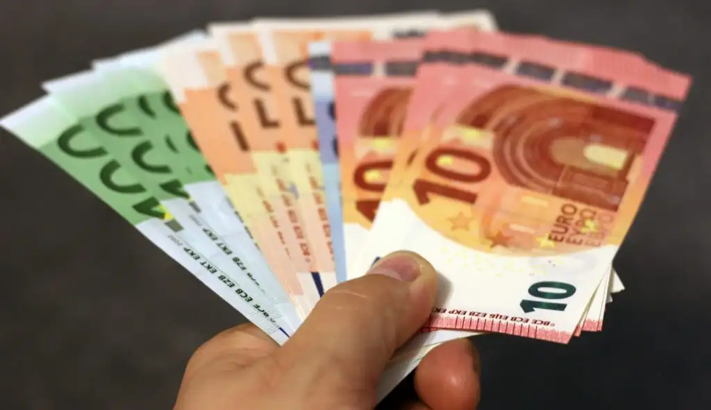 سعر اليورو اليوم الأربعاء 21-9-2022 في بداية التعاملات البنكية مقابل الجنيه المصري