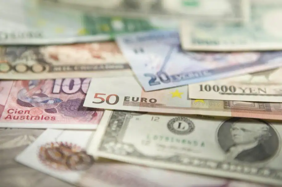أسعار العملات اليوم الأحد 25-9-2022 في بداية التعاملات البنكية أمام الجنيه