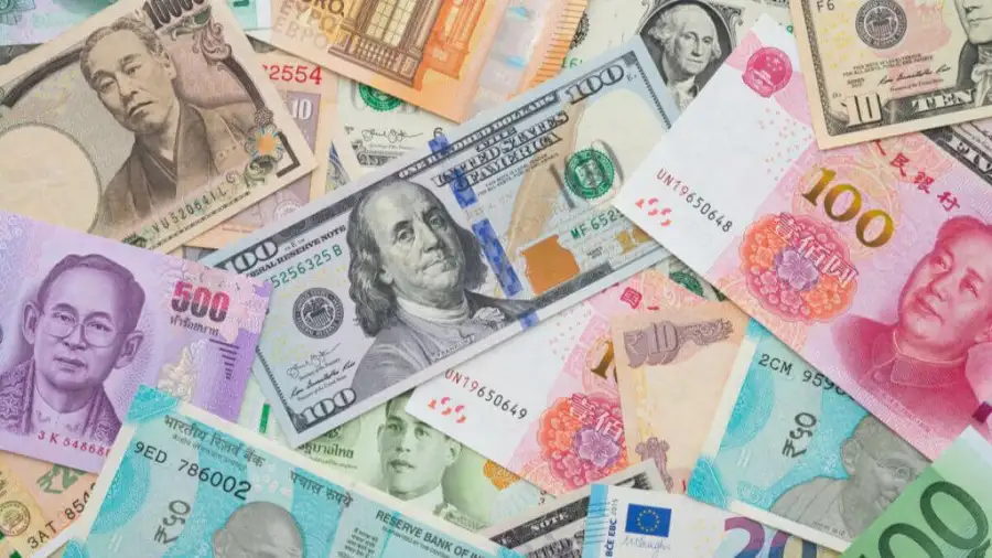 أسعار العملات اليوم الإثنين في بداية التعاملات البنكية مقابل الجنيه المصري