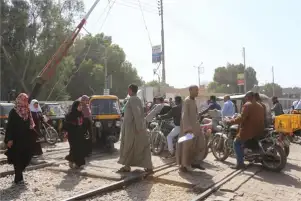النقل تناشد المواطنين: استخدموا المزلقانات القانونية عند عبور خطوط السكة الحديد