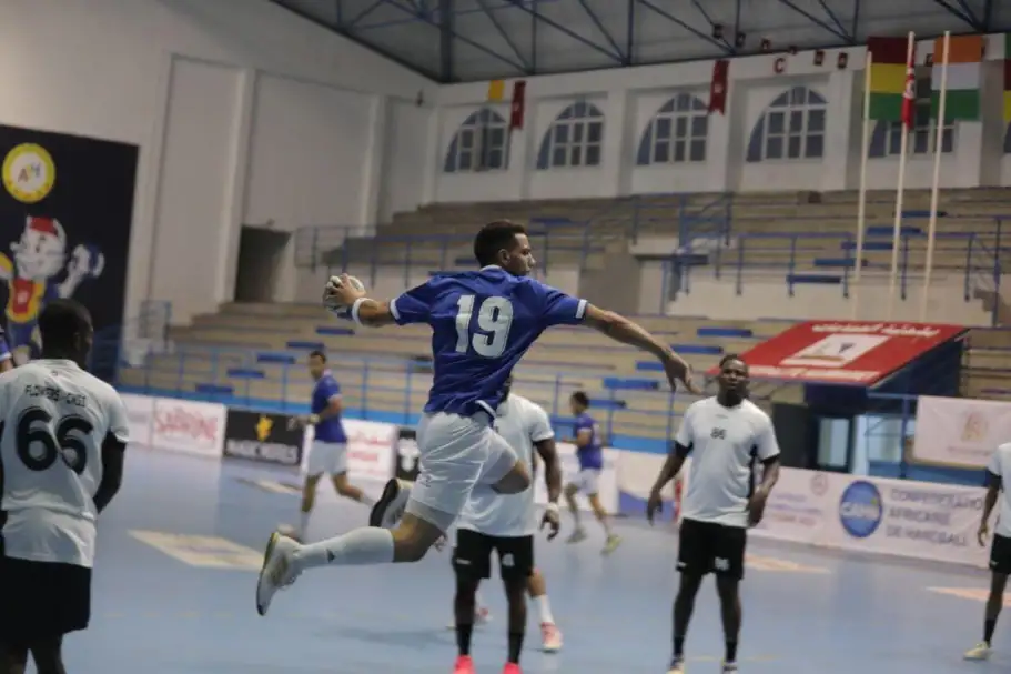 الأهلي يكتسح فلاورز البنيني في افتتاح مشواره ببطولة إفريقيا لليد