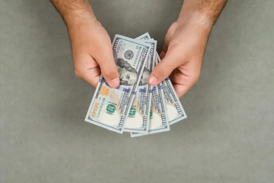 سعر الدولار اليوم في البنوك مع بداية التعاملات مقابل الجنيه المصري