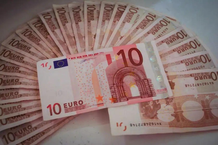 سعر اليورو اليوم في البنوك مع بداية التعاملات مقابل الجنيه المصري