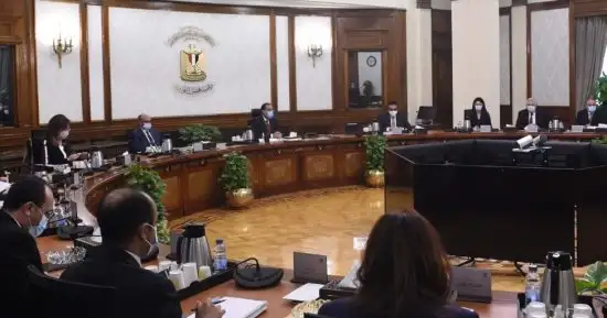 مدبولي يتابع مستجدات طرح حصص في بعض الفنادق أمام المستثمرين