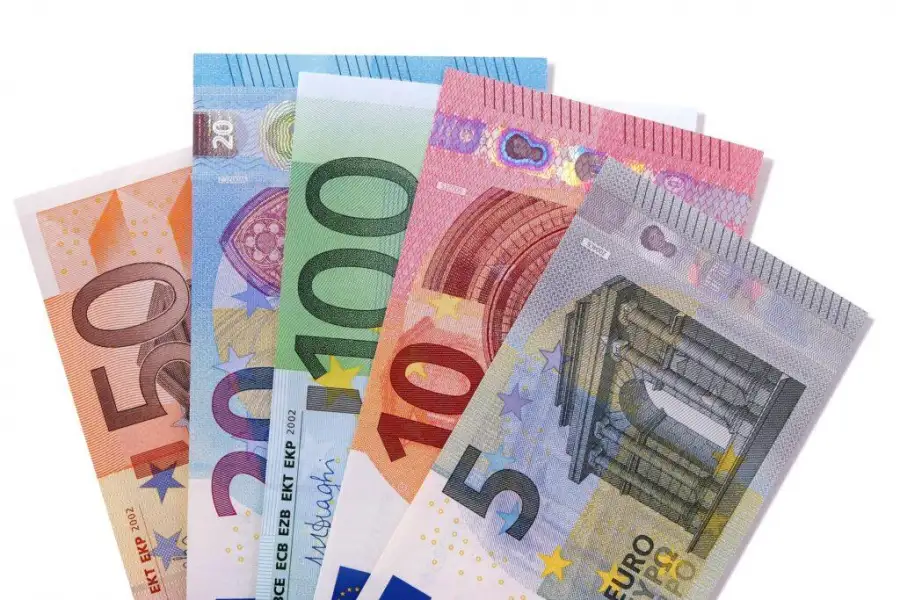 سعر اليورو اليوم 16-10-2022 في البنوك مع بداية التعاملات مقابل الجنيه