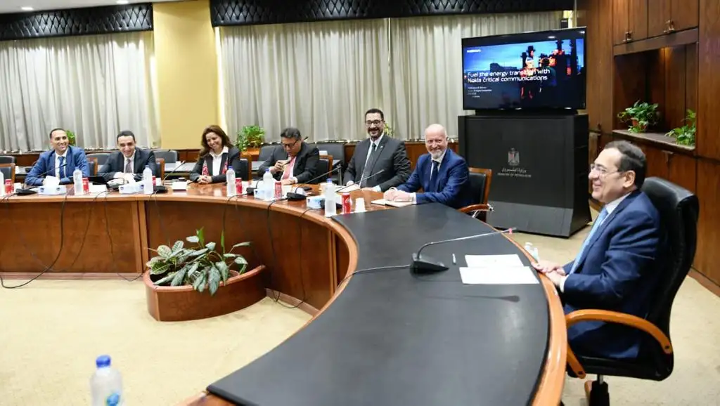 الملا يبحث مع رئيس نوكيا تنفيذ استراتيجية التحول الرقمي بصناعات البترول والغاز