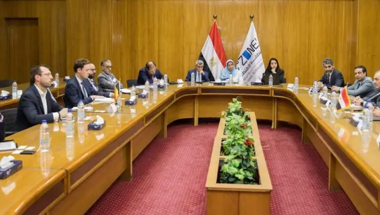 رئيس “اقتصادية قناة السويس”: حوافر تنافسية هائلة لتوطين إنتاج الطاقة الخضراء