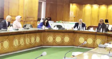 وزير قطاع الأعمال يشدد على ضرورة الالتزام بتوقيتات تطوير شركات الغزل
