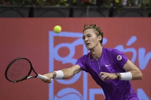 كوردا يتأهل لنصف نهائي بطولة أنتويرب للتنس