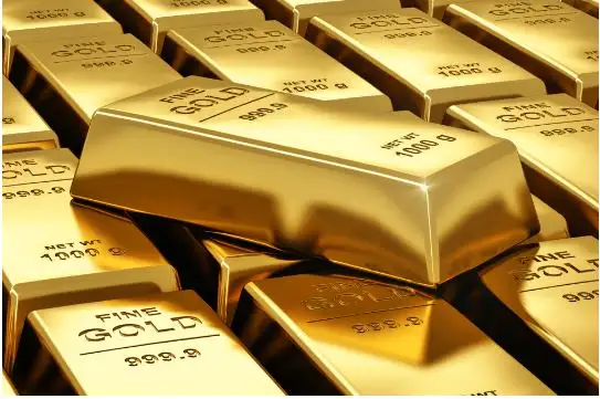سعر الذهب يتراجع عالميًا مع استقرار الدولار وانخفاض اليوان الصيني