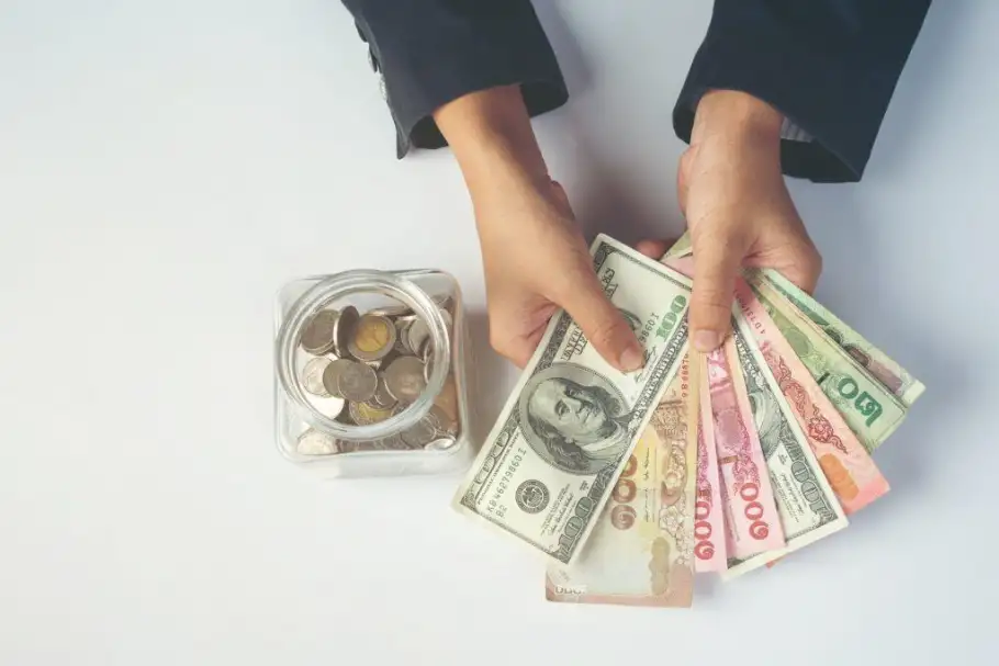 أسعار العملات اليوم في البنوك مقابل الجنيه بداية التعاملات