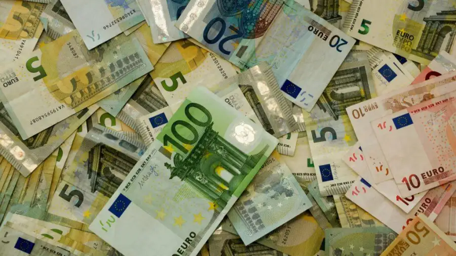 سعر اليورو اليوم الثلاثاء 8-11-2022 ببداية التعاملات في البنوك المصرية