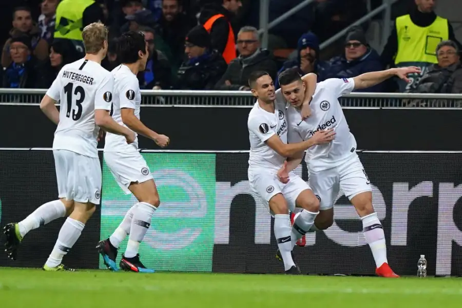 فرانكفورت يفرط في وصافة الدوري الألماني بالتعادل مع ماينز
