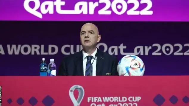 رئيس "فيفا" يتهم الغرب بالنفاق بشأن سجل حقوق الإنسان في قطر
