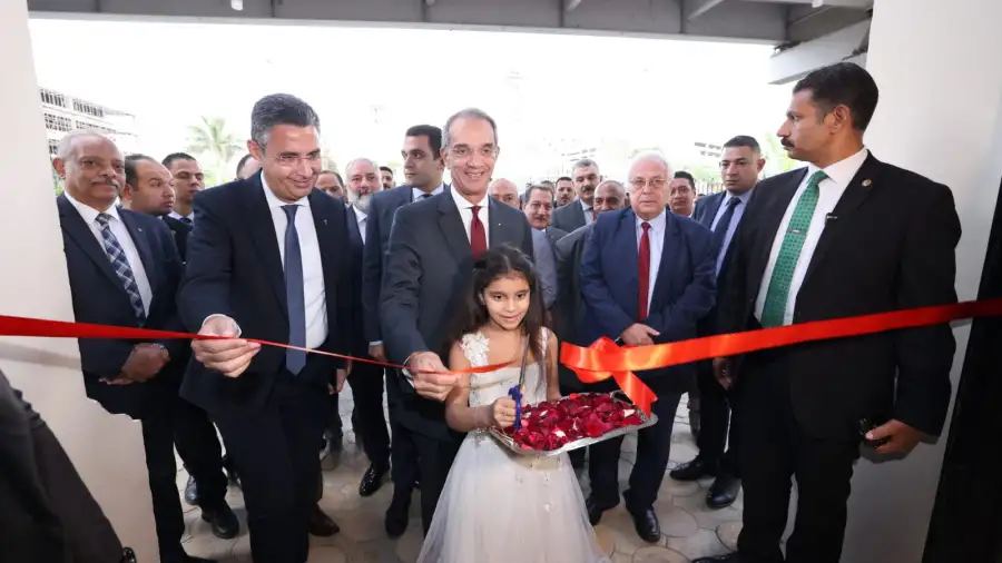 وزير الاتصالات يفتتح مكتب بريد القاهرة الرئيسي التاريخي بالعتبة بعد ترميمه وتطويره