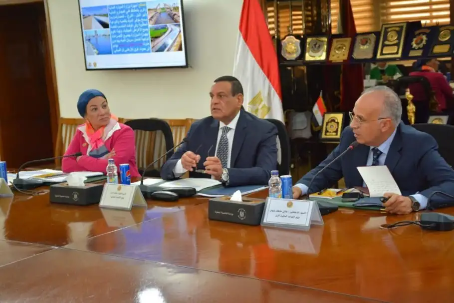 وزراء البيئة والتنمية المحلية والري يتابعون جهود رفع نواتج تطهير الترع والمصارف