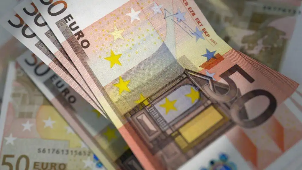 سعر اليورو اليوم الخميس 1-12-2022 ببداية التعاملات في البنوك المصرية