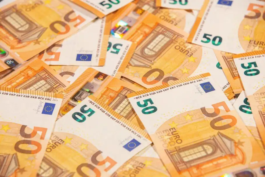 سعر اليورو اليوم الإثنين 7-12-2022 ببداية التعاملات في البنوك المصرية