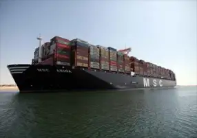 مهاب مميش: قناة السويس تعد أهم ممر مائي في حركة التجارة العالمية لربط الشرق بأوروبا