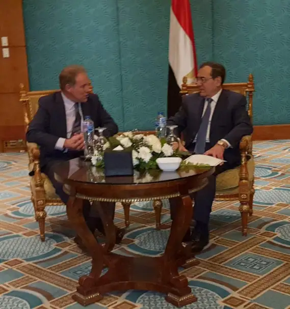 طارق الملا يبحث مع وفد أمريكي سبل التعاون في مجالات الغاز والبترول