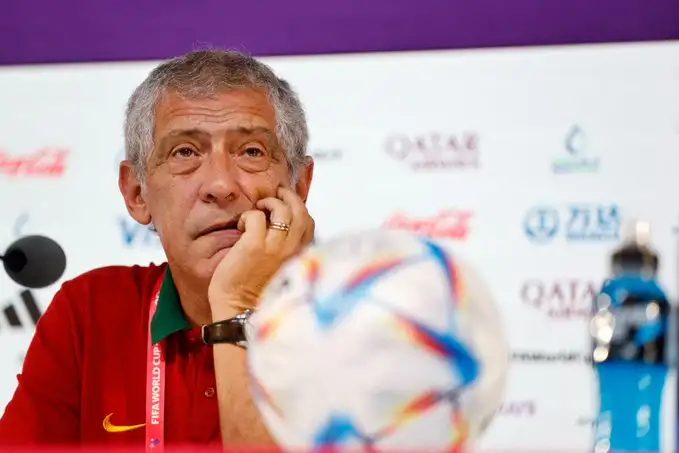 مدرب البرتغال: ارفعوا أيديكم عن رونالدو