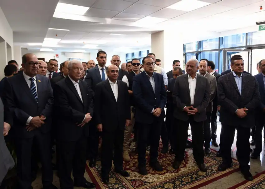 مدبولي: تخصيص مبلغ مالي لتطوير 18 منطقة سكنية متبقية بالسويس