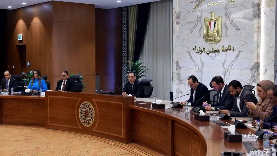 مدبولي: عقوبات تصل إلى الغلق على المحال التي تمتنع عن إعلان أسعار السلع