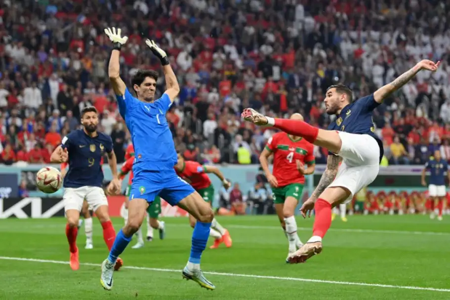 فرنسا تتقدم بهدف نظيف على المغرب في الشوط الأول