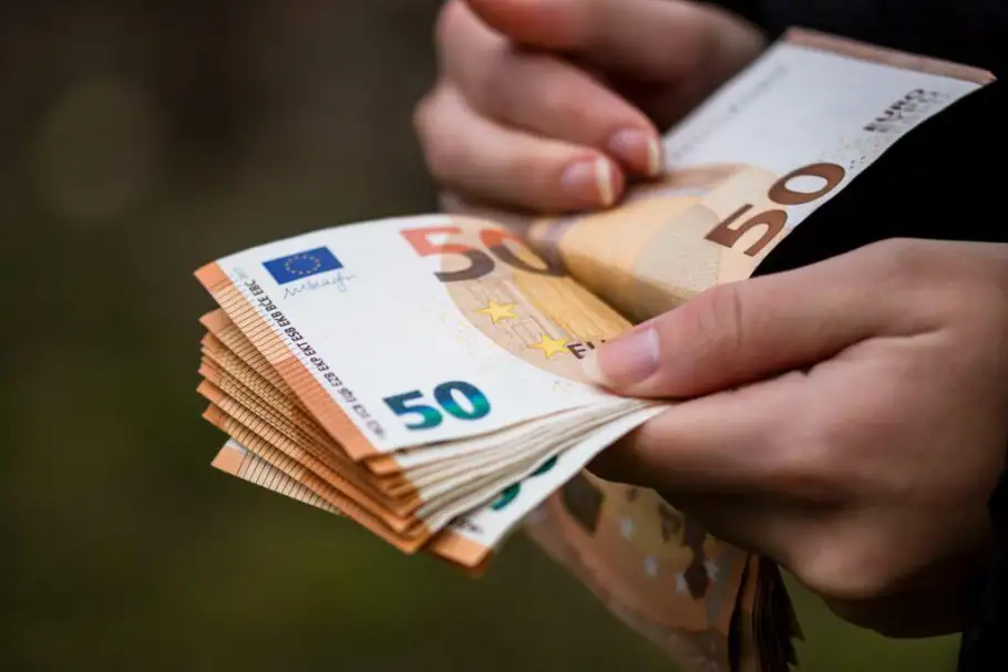 سعر اليورو اليوم الخميس 15-12-2022 مقابل الجنيه في بداية التعاملات البنكية