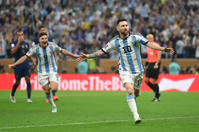 كأس العالم.. هدف واحد بالنهائي يمنح ميسي مفتاح التاريخ