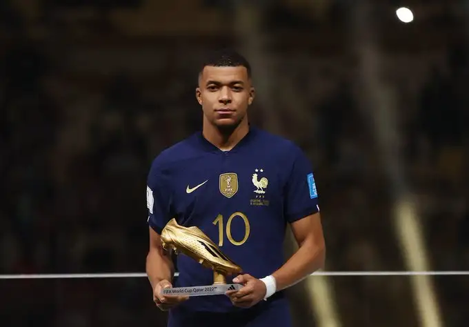 رسميا.. مبابي يتوج بجائزة هداف كأس العالم 2022