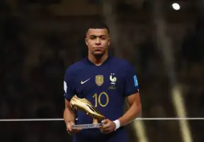 رسميا.. مبابي يتوج بجائزة هداف كأس العالم 2022