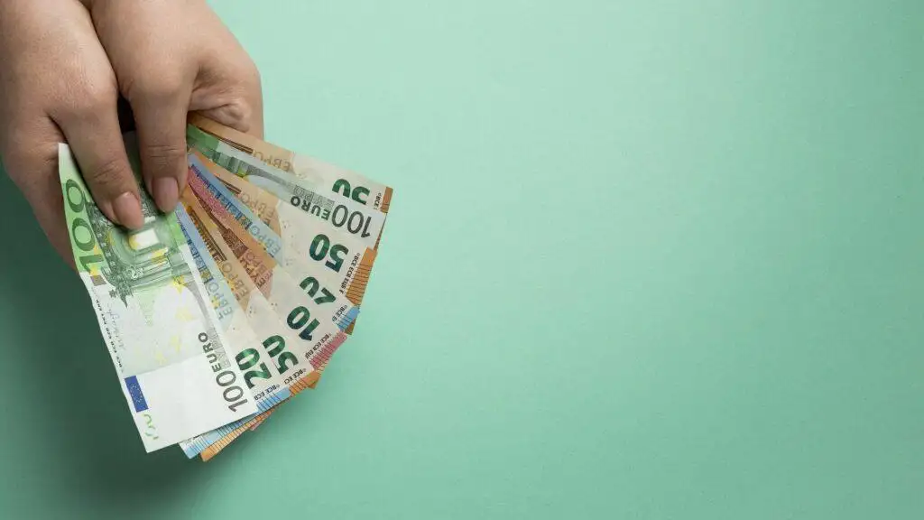 سعر اليورو اليوم السبت 24-12-2022 مقابل الجنيه المصري