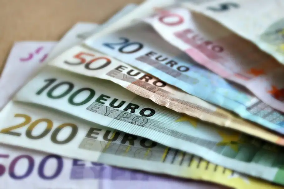 سعر اليورو اليوم الإثنين 26-12-2022 ببداية التعاملات في البنوك المصرية