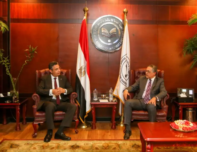 الرئيس التنفيذي لهيئة الاستثمار يبحث مع رئيس الهيئة القومية للبريد أوجه التعاون المشترك