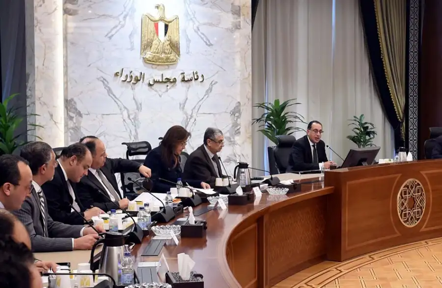 رئيس الوزراء يترأس الاجتماع الأول للجنة المعنية بالإعداد لمؤتمر ترويج الاستثمار