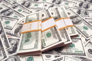 الغرف التجارية: السوق السوداء للدولار أصيبت بالشلل بعد طرح شهادات الـ 25%