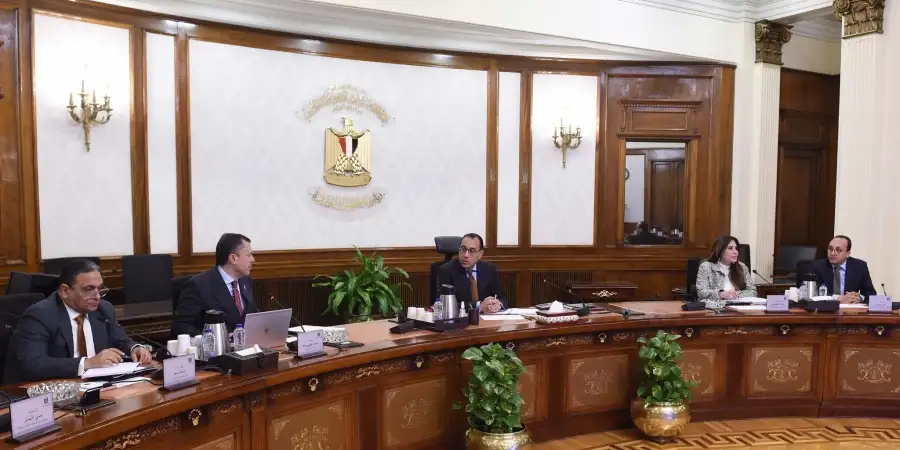 رئيس الوزراء يستعرض مجالات التعاون مع السفير الإيطالي بمصر