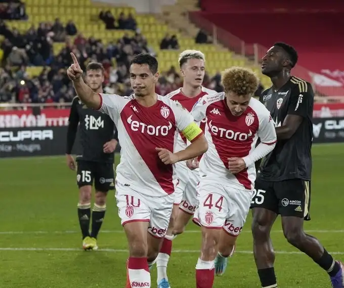 موناكو يسحق أجاكسيو بسباعية في الدوري الفرنسي