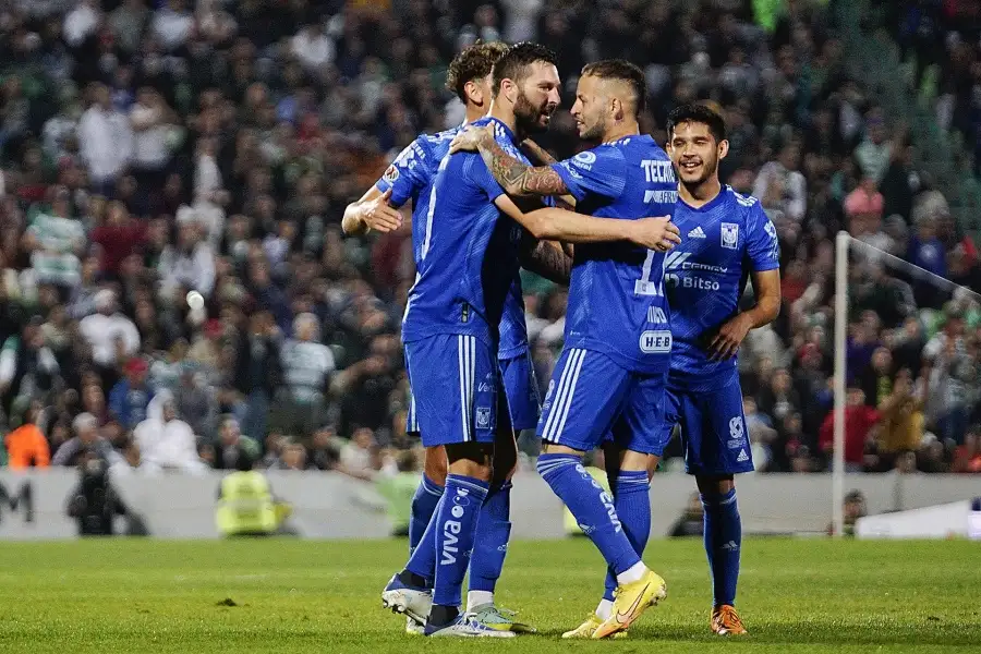 تيجريس أونال يتصدر الدوري المكسيكي