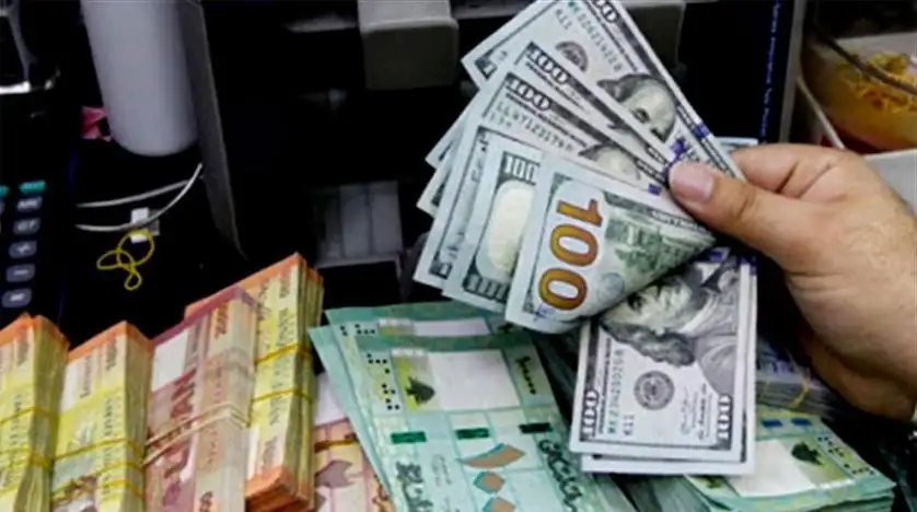 عودة الاحتجاجات للشوارع.. الليرة اللبنانية تهبط لمستويات تاريخية