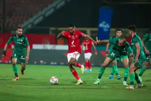 الشحات ينافس صلاح ومحرز على أسرع لاعب عربي في العالم