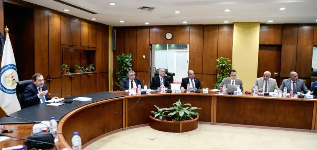 اجتماع اللجنة العليا لمشروعات قطاع البترول لمتابعة تنفيذ عدد من المشروعات